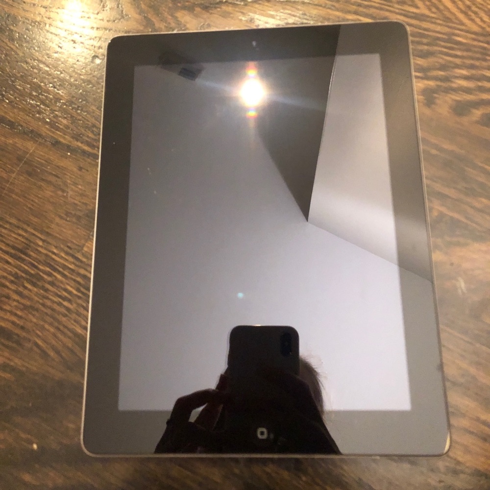 Apple iPad 2 16GB Wi-Fi 9.7" Tablet - Black